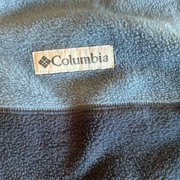 Columbia Fleece Sweater - Picture 2 of 3